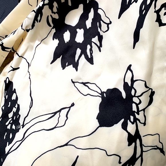 Rachel Zoe Silk Feel Floral Button Up Shirt - Picture 8 of 9